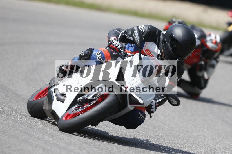 /27 12.06.2025 Ducati Schweiz Trackday Warmup  ADR/blau-bleu/18